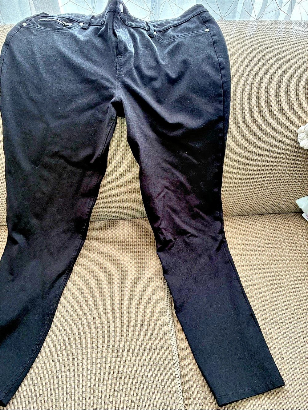 Ladies Brand New Express Straight Leg Pants in Black Size XL(14/16)